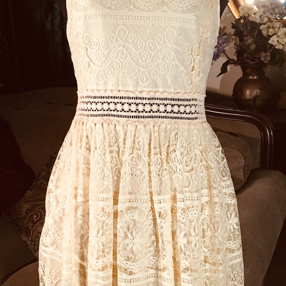Gorgeous FOREVER 21 Creamy Yellow Lace Dress - Picture 2 of 10